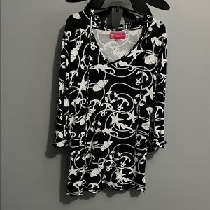 Macbeth Collection by Margaret Josephs Black And White Beach Cover Up Size Large